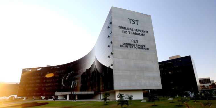 Tema 23 do TST e o princípio tempus regit actum na aplicação da lei do trabalho