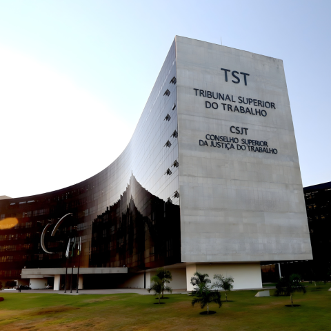 Tema 23 do TST e o princípio tempus regit actum na aplicação da lei do trabalho